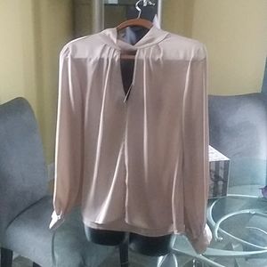 Brand new! Vici posh pink keyhole blouse Sz.S